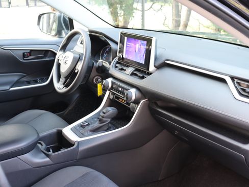 Used 2025 Toyota RAV4 LE AWD/4WD image 37