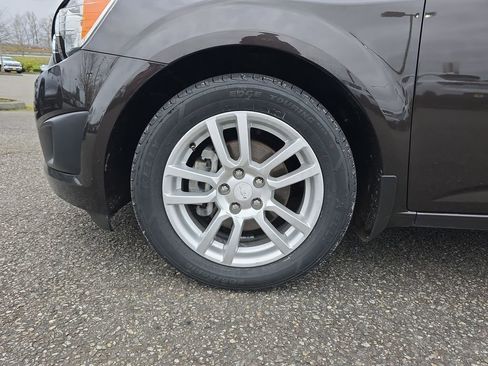 Used 2015 Chevrolet Sonic LT w/ Fun and Sun Package image 32