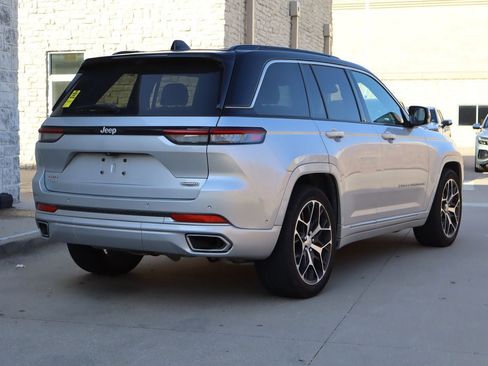 Used 2025 Jeep Grand Cherokee Summit AWD/4WD image 3