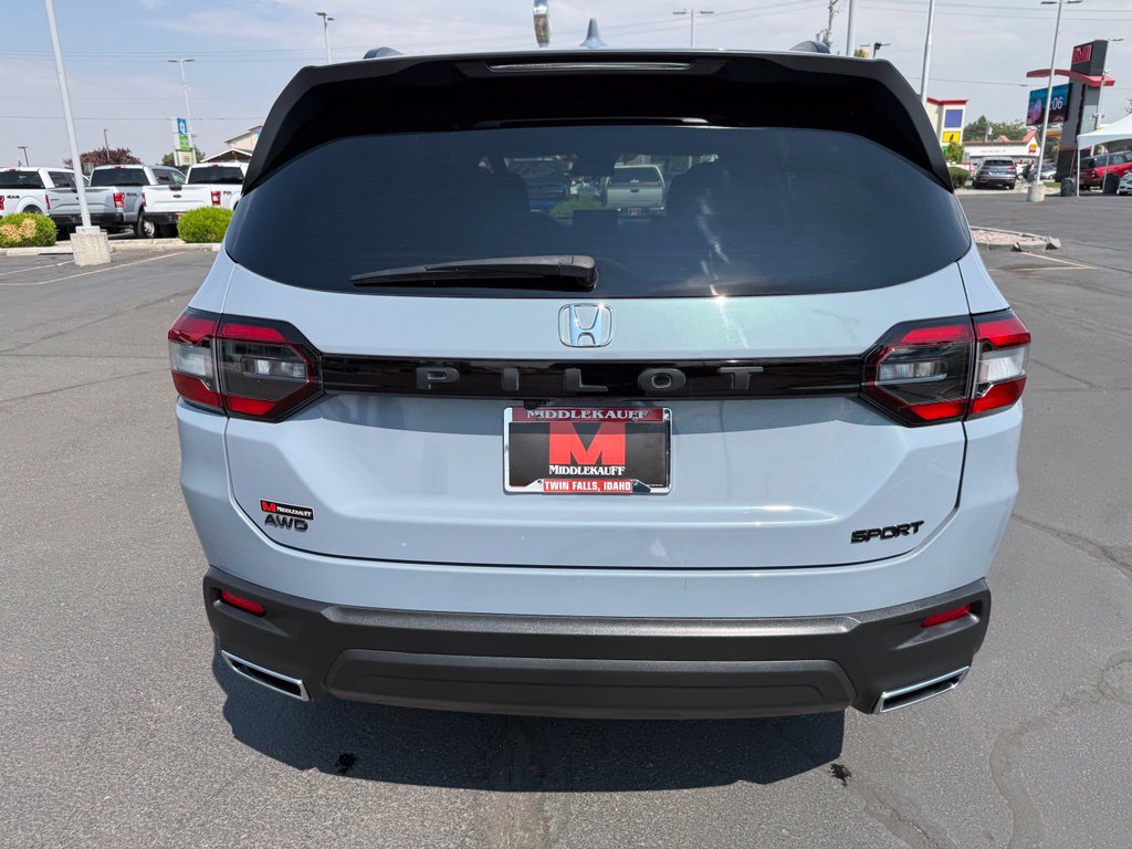 Used 2025 Honda Pilot Sport image 9