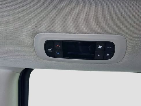 Used 2024 Chrysler Pacifica Touring-L FWD image 25