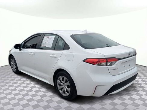 Used 2022 Toyota Corolla LE image 5