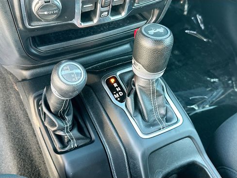 Used 2022 Jeep Wrangler Unlimited Sahara image 17