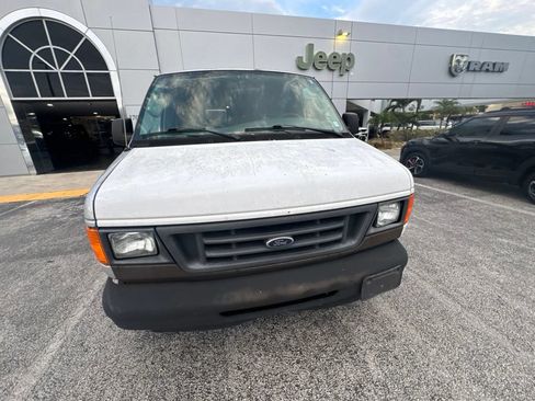 Used 2006 Ford E-350 and Econoline 350 XLT RWD image 2