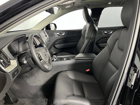Used 2025 Volvo XC60 B5 Plus image 22