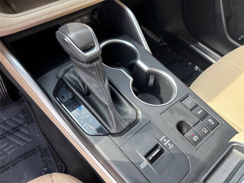 Used 2023 Toyota Highlander XLE image 18