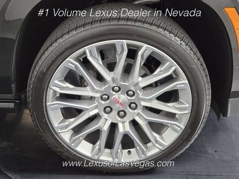 Used 2026 GMC Yukon XL Denali w/ Denali Reserve Package AWD/4WD image 9