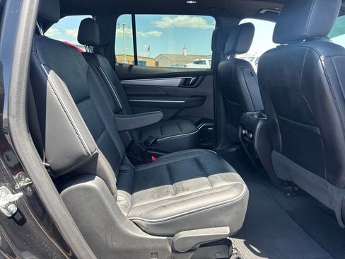 Used 2025 Buick Enclave Sport Touring w/ Power Package FWD image 11