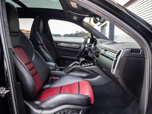 Certified 2023 Porsche Cayenne GTS AWD/4WD image 26