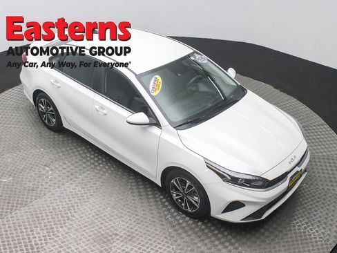 Used 2024 Kia Forte LXS image 3