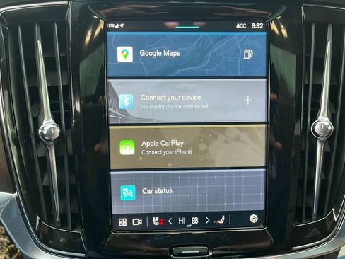 Used 2022 Volvo V90 B6 Cross Country image 9