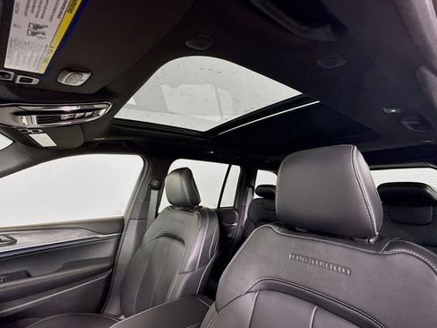 New 2025 Jeep Grand Cherokee Overland image 22