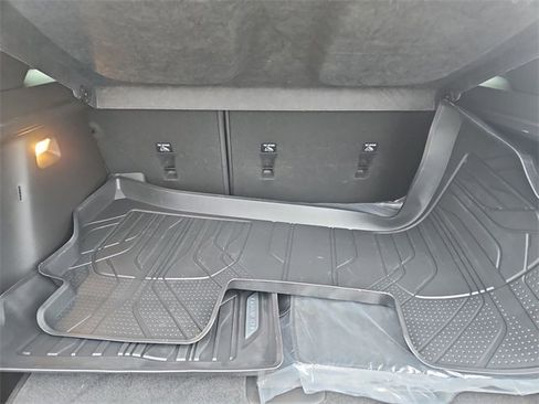 Used 2025 Chevrolet Trax RS w/ Driver Confidence Package image 23