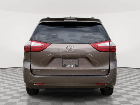 Used 2018 Toyota Sienna LE FWD image 5