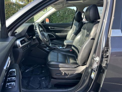 Used 2020 Kia Telluride S w/ S 8 Passenger Seating Package image 11