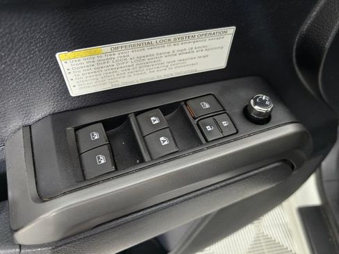 Used 2018 Toyota Tacoma TRD Off-Road AWD/4WD image 24