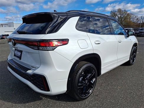 New 2026 Volkswagen Tiguan SE R-Line image 4