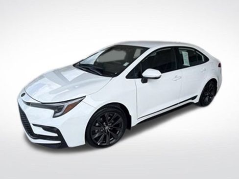 Used 2026 Toyota Corolla SE FWD image 2