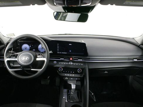 Used 2024 Hyundai Elantra SEL image 28