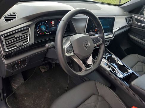 Used 2025 Volkswagen Atlas Cross Sport SE image 12