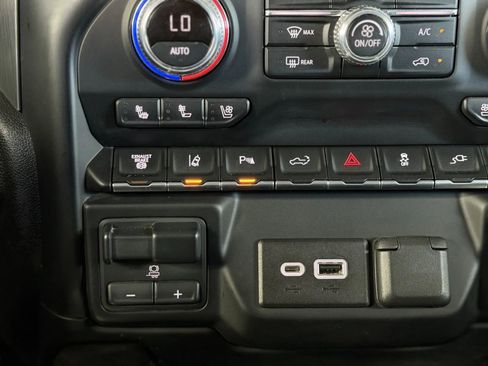 Used 2022 GMC Sierra 3500 Denali image 43