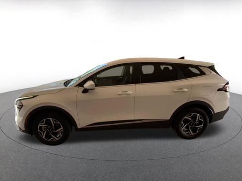 Used 2025 Kia Sportage LX image 9