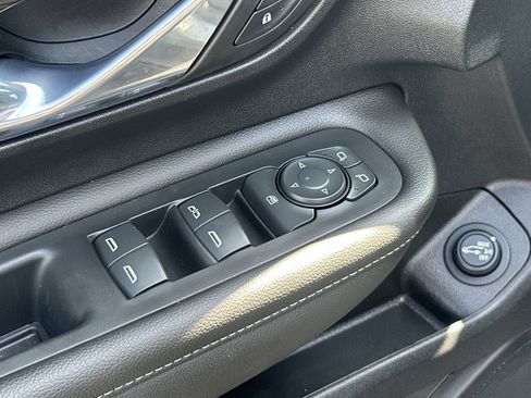 Used 2023 GMC Terrain SLT w/ LPO, Floor Liner Package FWD image 15