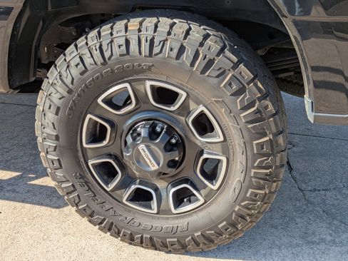 Used 2023 Ford F250 Platinum AWD/4WD image 9