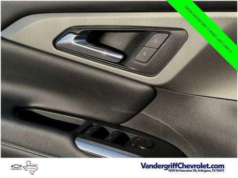 Certified 2025 Chevrolet Traverse LT FWD image 18