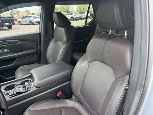 Used 2025 Honda Pilot Black Edition image 18