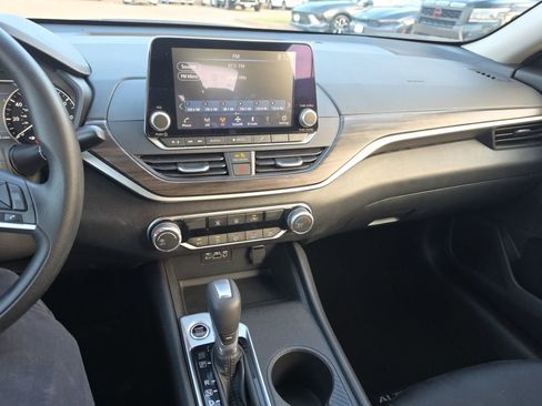Used 2025 Nissan Altima 2.5 SV FWD image 28