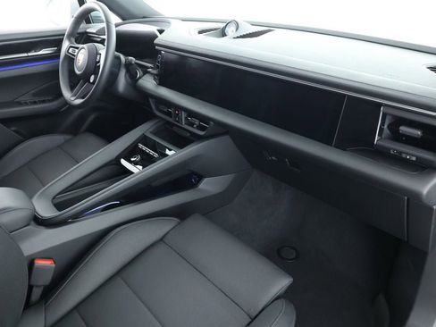 Used 2025 Porsche Macan Electric w/ Premium Package image 27