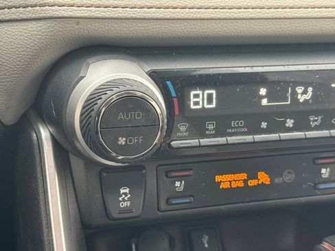 Used 2020 Toyota RAV4 Limited image 29