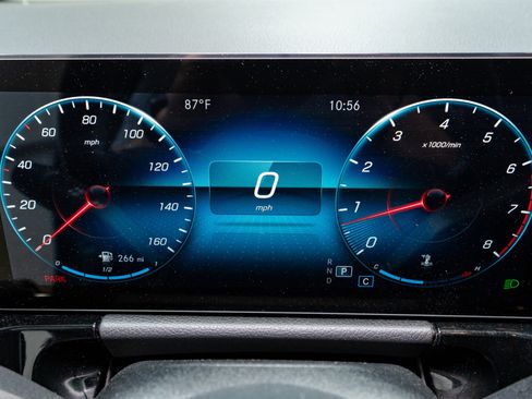 Used 2022 Mercedes-Benz GLA 250 4MATIC w/ Premium Package Lite image 23
