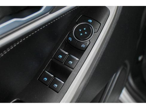 Used 2020 Ford Explorer XLT w/ Equipment Group 202A AWD/4WD image 37