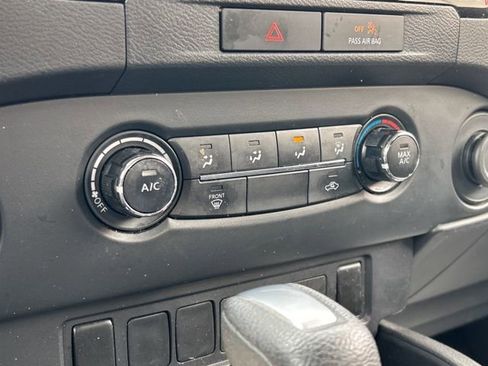 Used 2022 Nissan Frontier SV image 40