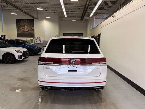 Used 2024 Volkswagen Atlas SEL Premium R-Line image 4