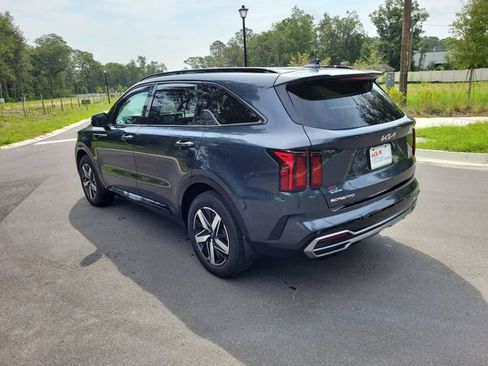 Used 2023 Kia Sorento EX FWD image 3