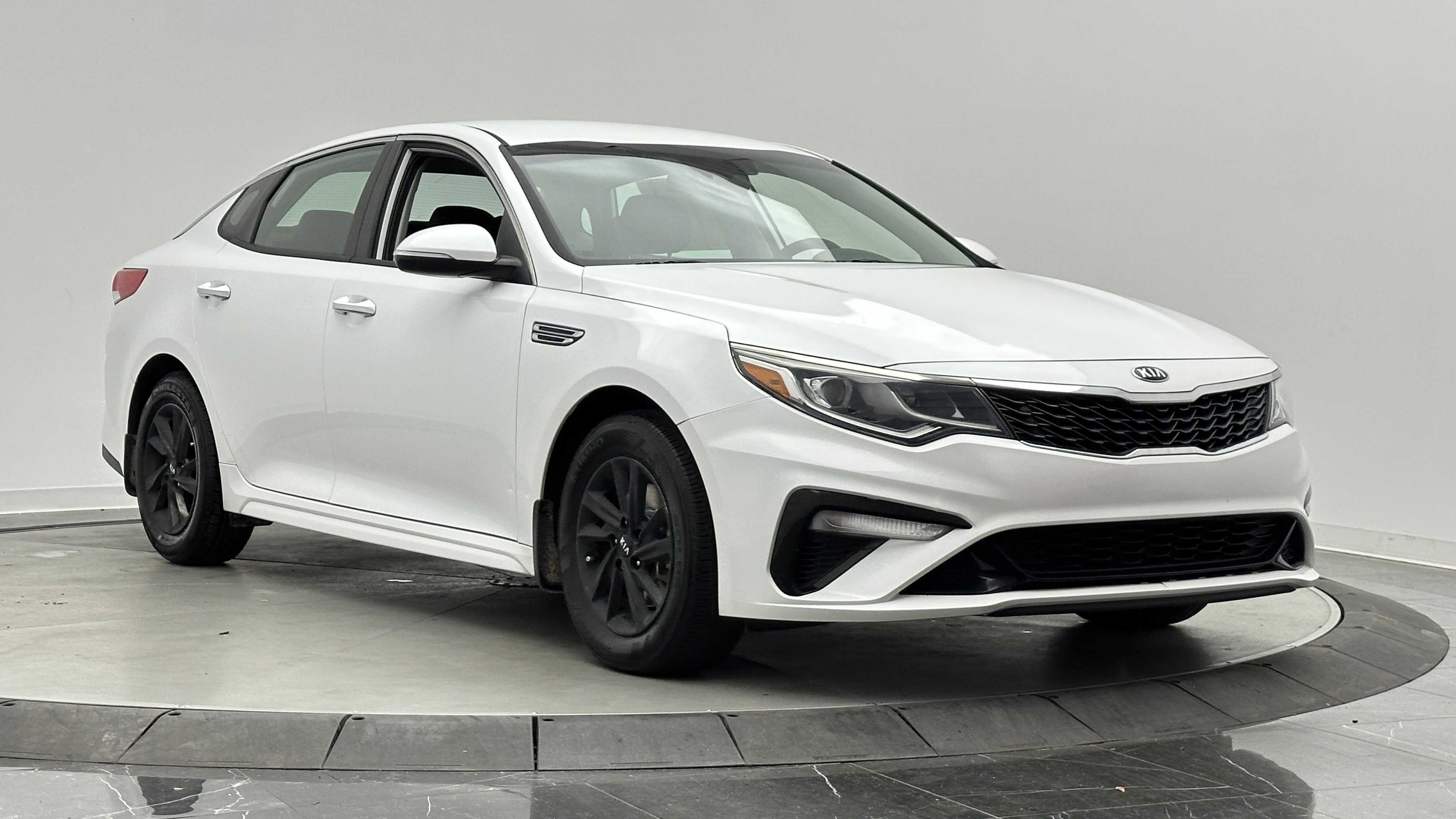 Used 2020 Kia Optima LX FWD image 3