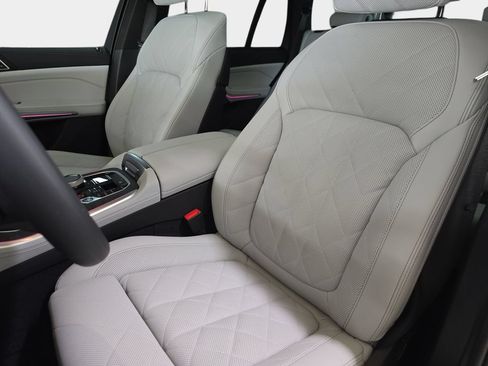 Certified 2025 BMW X5 sDrive40i w/ Executive Package RWD image 17