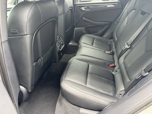 Used 2023 Porsche Macan AWD/4WD image 30
