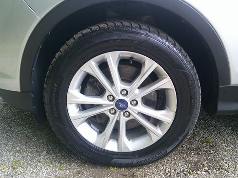 Used 2018 Ford Escape SEL image 16