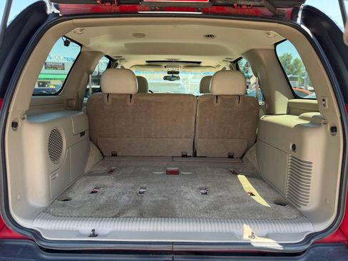 Used 2001 Chevrolet Tahoe LT w/ LT Preferred Equipment Group AWD/4WD image 8