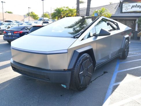 Used 2024 Tesla Cybertruck AWD Crew Cab image 3