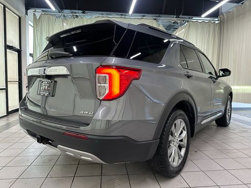 Used 2022 Ford Explorer XLT w/ Equipment Group 202A AWD/4WD image 3