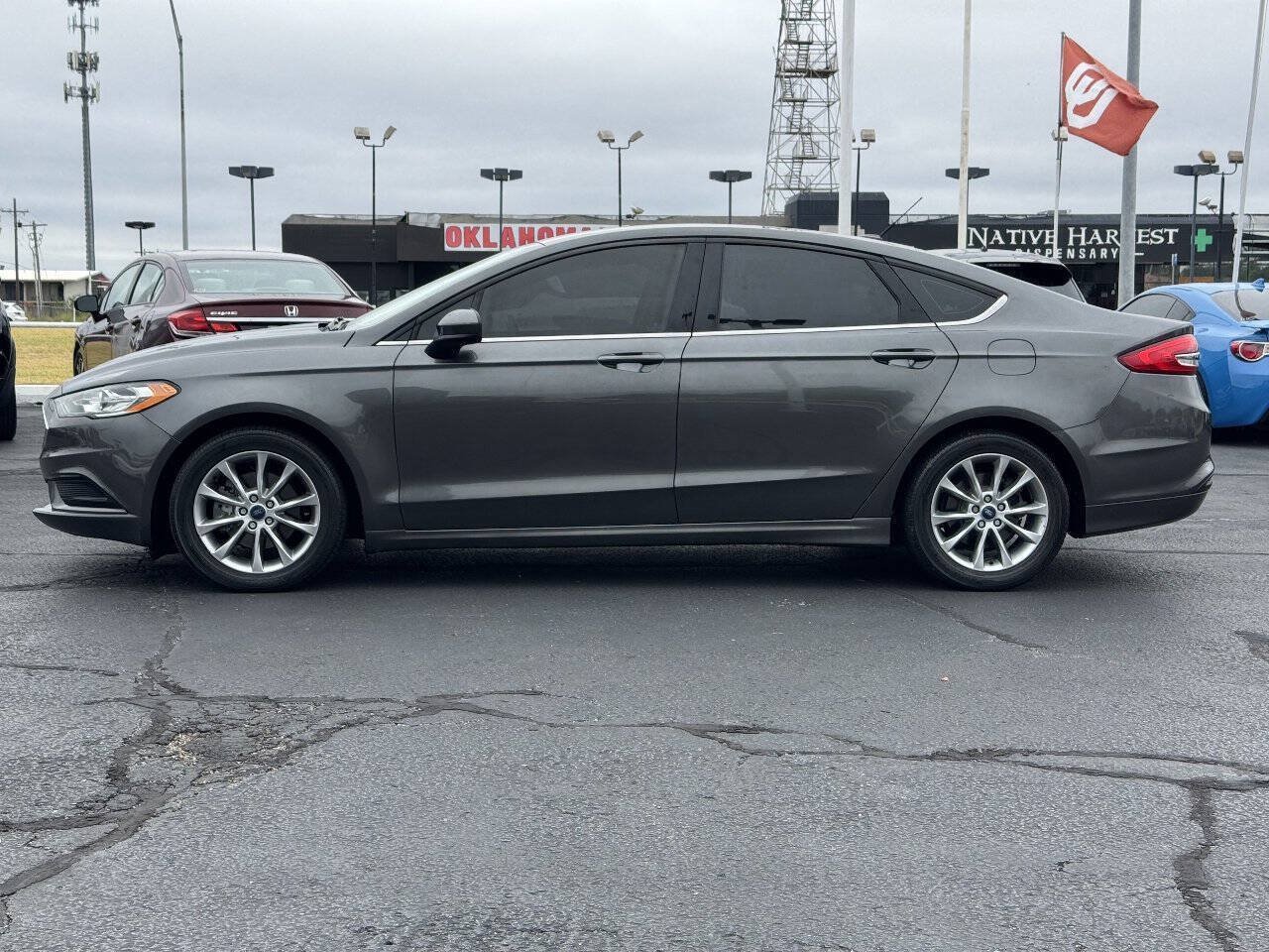 Used 2017 Ford Fusion SE w/ Fusion SE Technology Package FWD image 8