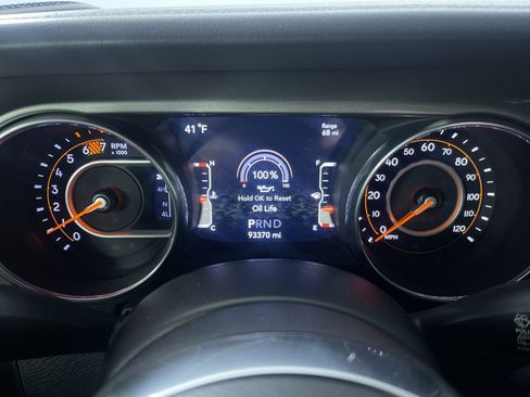 Used 2018 Jeep Wrangler Unlimited Sahara image 17