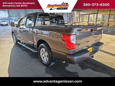 Used 2017 Nissan Titan SV image 3