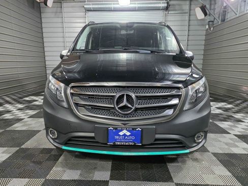 Used 2019 Mercedes-Benz Metris Passenger image 3