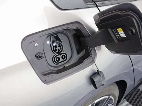 Certified 2025 BMW i5 M60 w/ Premium Package image 21